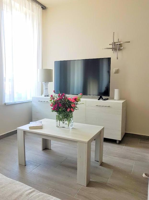 Silver Lodge Apartment 1 Эгер Экстерьер фото